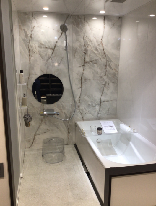 プレデンシア 新色展示しております。